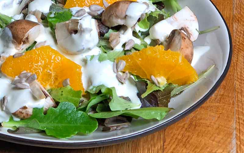 Genial Genießen Blattsalat mit Orangenfilets und Pilzen Rezept Detailfoto