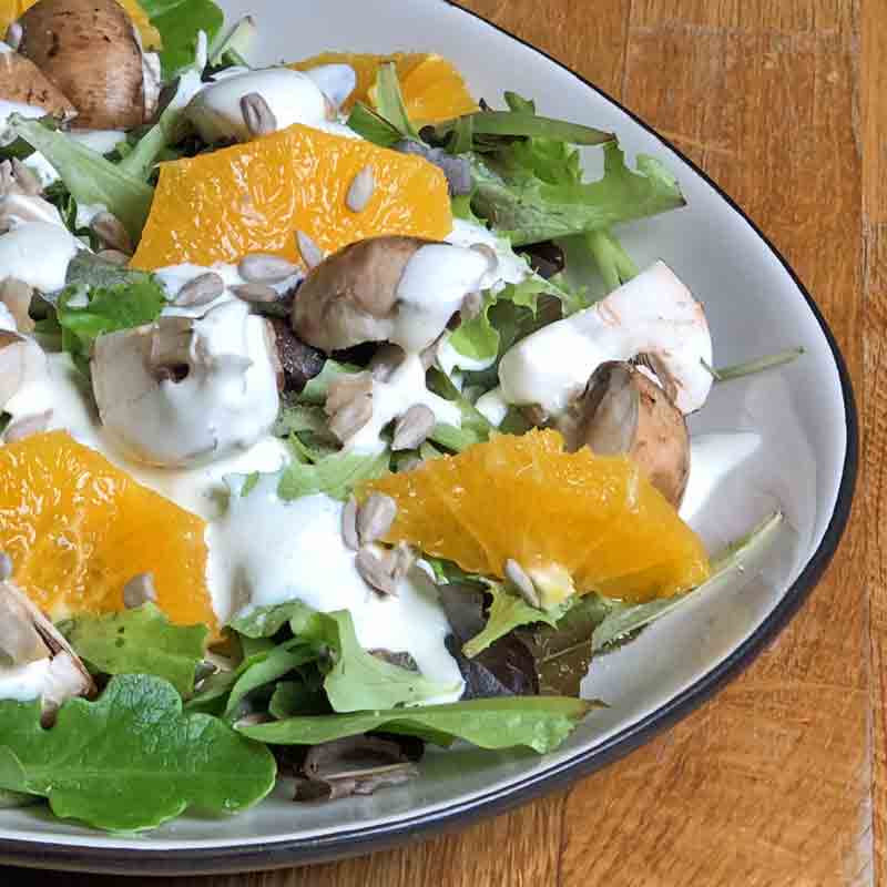 Genial Genießen Blattsalat mit Orangenfilets und Pilzen Rezept großes Foto