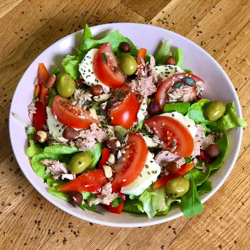 Haselnuss-Sesam Salat mit Thunfisch - Salatrezept