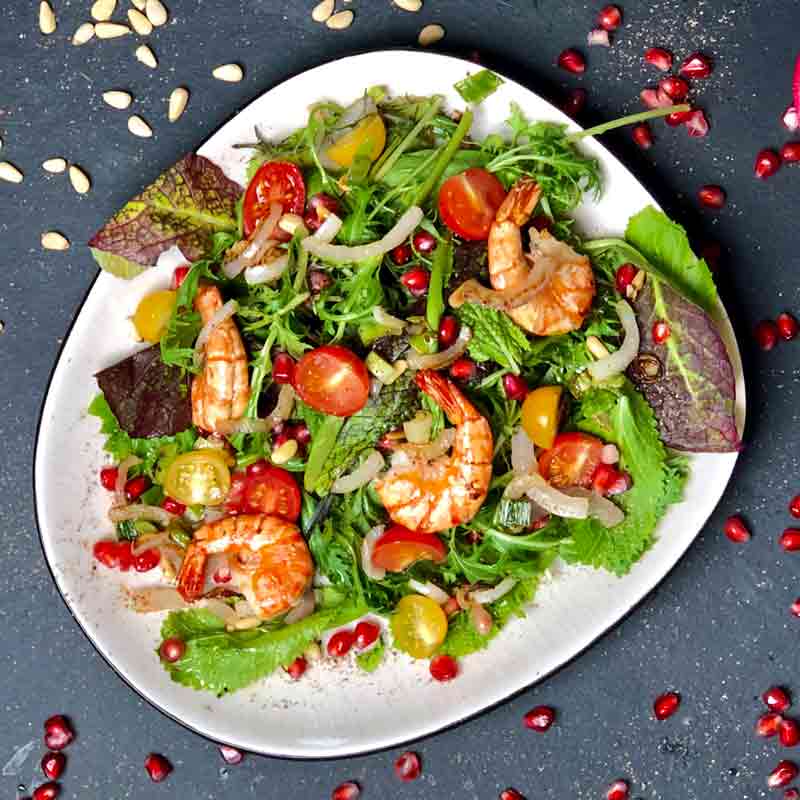 Knackiger Salat mit frischen Garnelen - Salatrezept