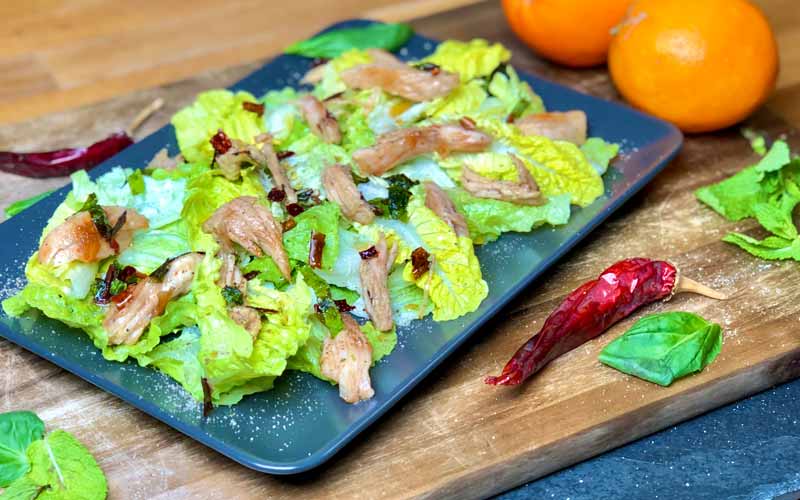 Frischer Salat mit Orangen-Honig Pute - Nahaufnahme